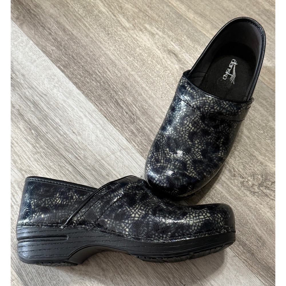 Dansko Black Patterned Patent Leather Clogs Slip On Mules Women Size 38